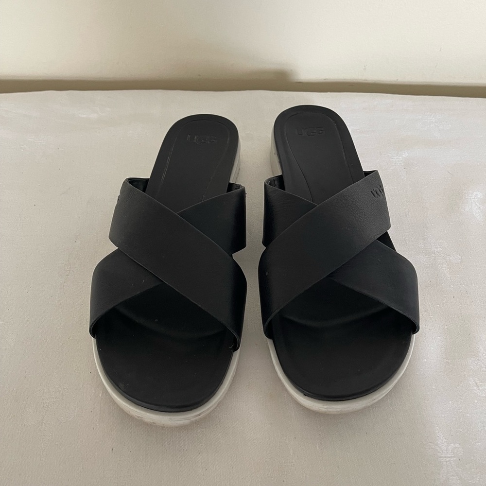 UGG Slippers Woman’s Black And White Size 11
